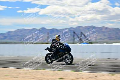 media/Mar-25-2024-Moto Forza (Mon) [[8d4319bd68]]/4-Novice Group/Session 4 Front Straight Speed Pans/